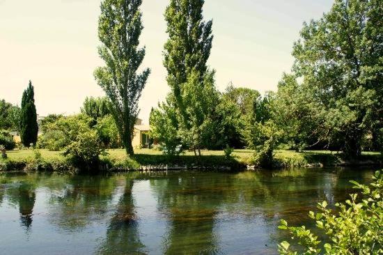 Bed and Breakfast Mas Le Pont des Aubes LʼIsle-sur-la-Sorgue Exterior foto