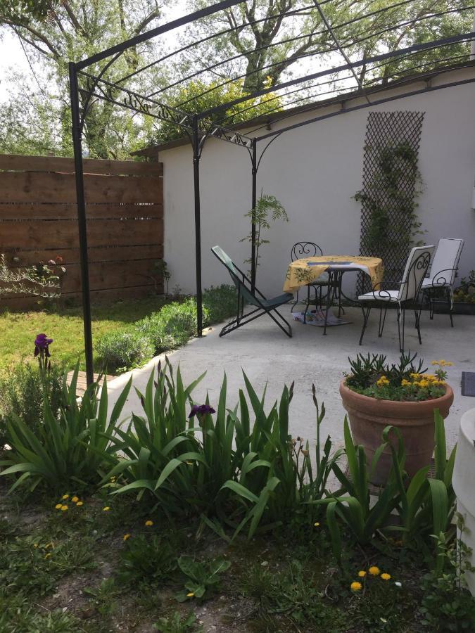 Bed and Breakfast Mas Le Pont des Aubes LʼIsle-sur-la-Sorgue Exterior foto
